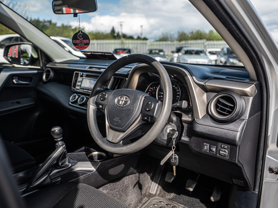 2014 Toyota Rav4 - image 8