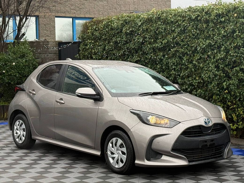 2021 Toyota Yaris 1.5 HYBRID // REVERSE CAMERA // ADAPTIVE CRUISE CONTROL // DIGITAL CLIMATE CONTROL €13,950