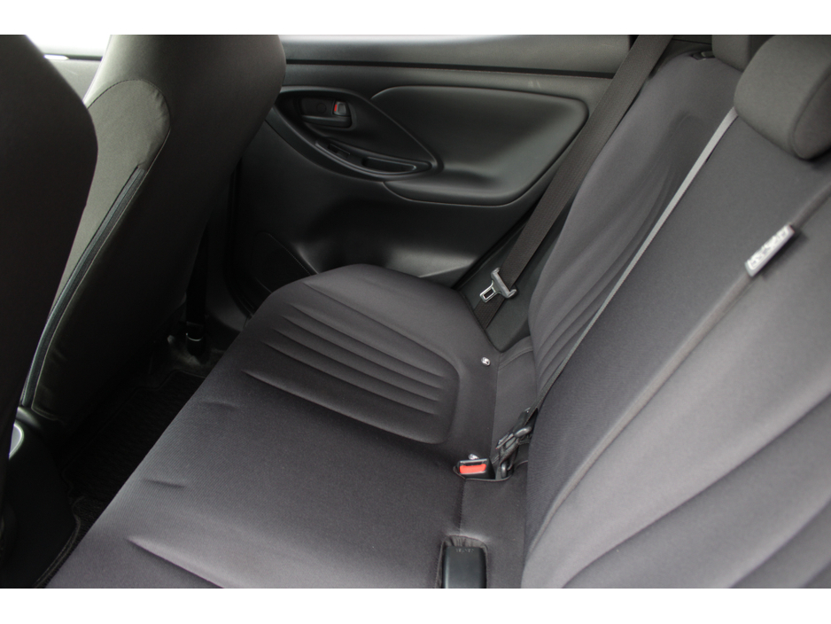 2020 Toyota Yaris - image 20