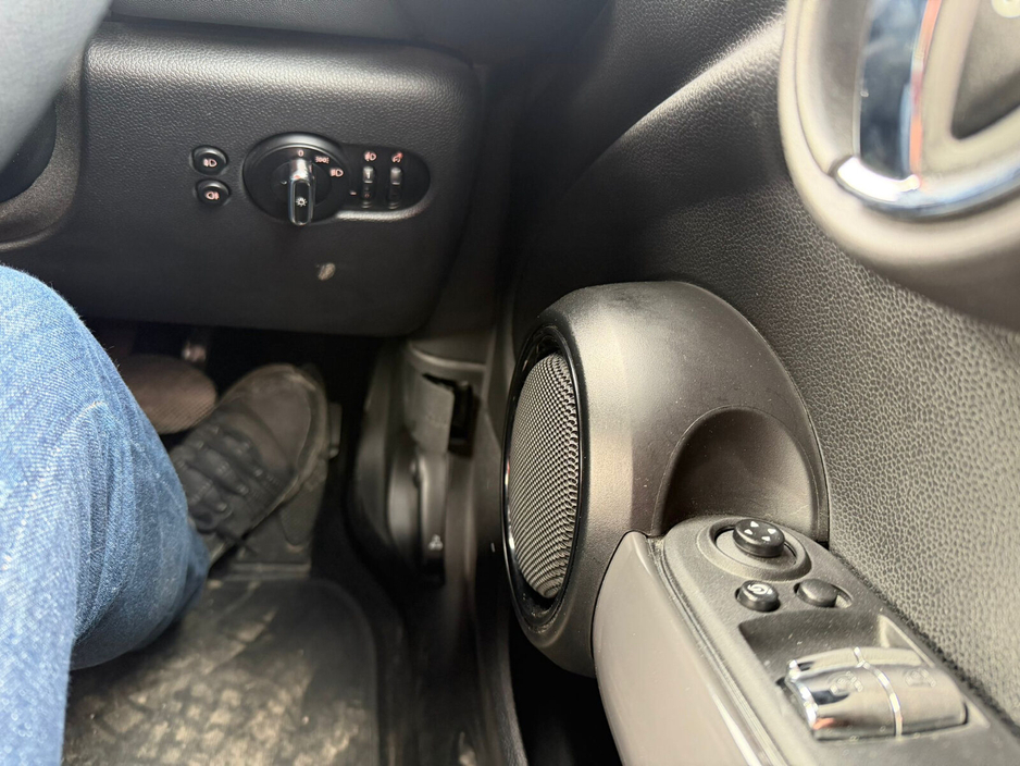 2016 MINI Hatch - image 11