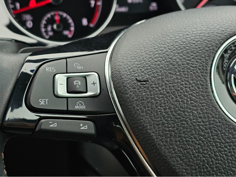 2014 Volkswagen Golf - image 15