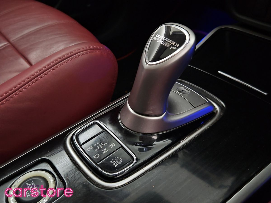 2017 Mitsubishi Outlander PHEV 2.0L MIVEC 4WD 5-Seater Instyle €16,880