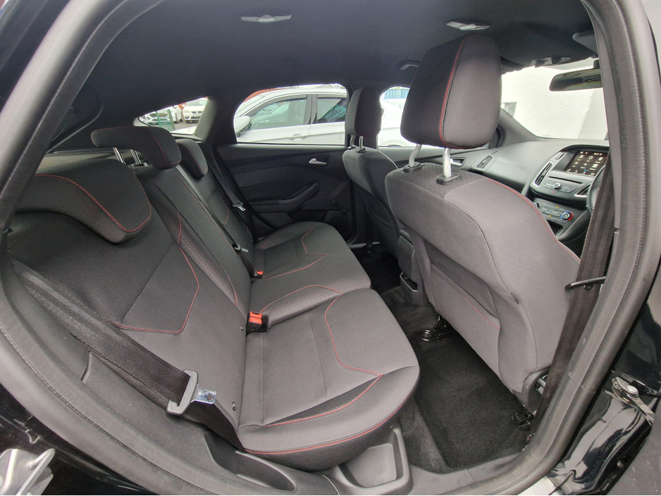 2018 Ford Focus - image 27