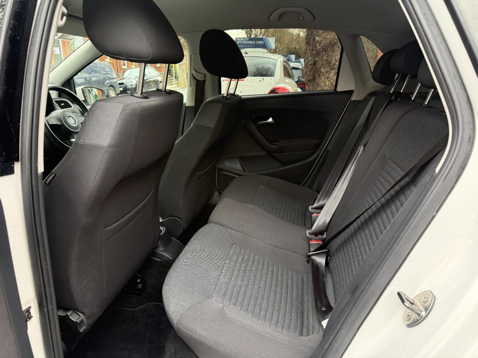 2013 Volkswagen Polo - image 11