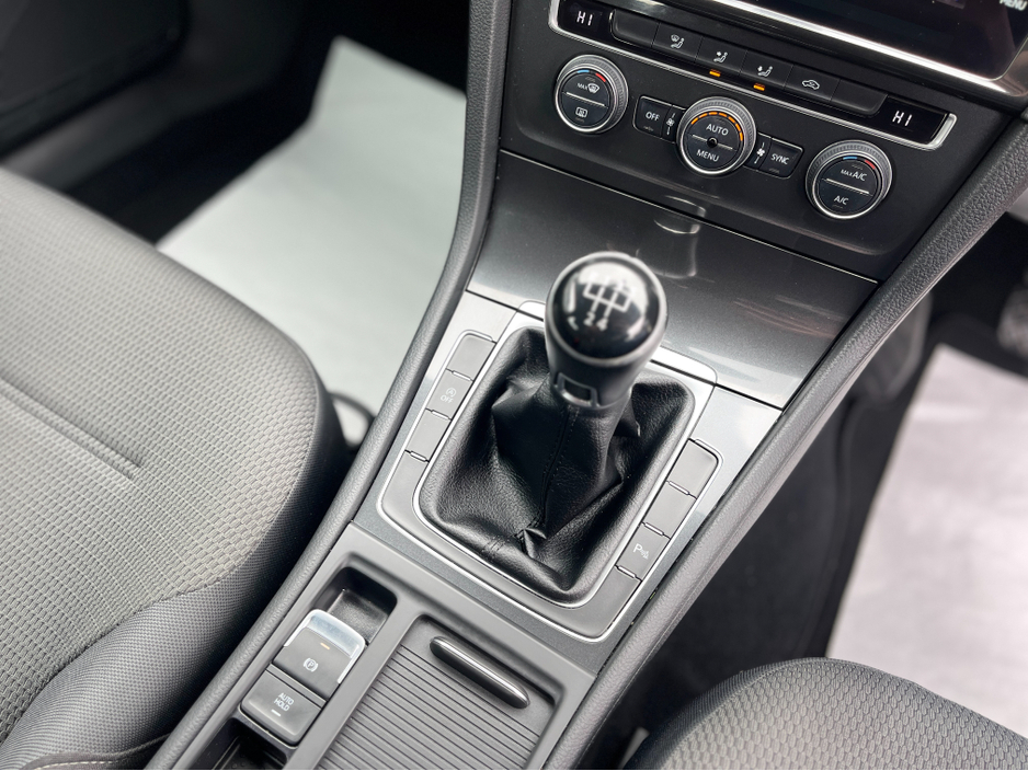 2018 Volkswagen Golf - image 15