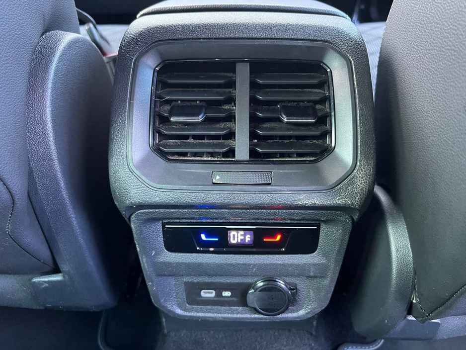 2023 Volkswagen Tiguan R-LINE 1.4 HYBRID // 20" R-LINE ALLOYS // PARKING SENSORS // APPLE CARPLAY/ANDROID AUTO €36,900