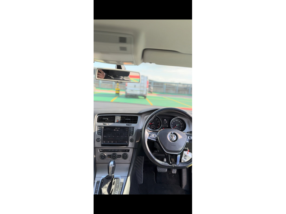 2015 Volkswagen Golf - image 9