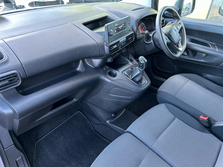 2021 Opel Combo - image 3