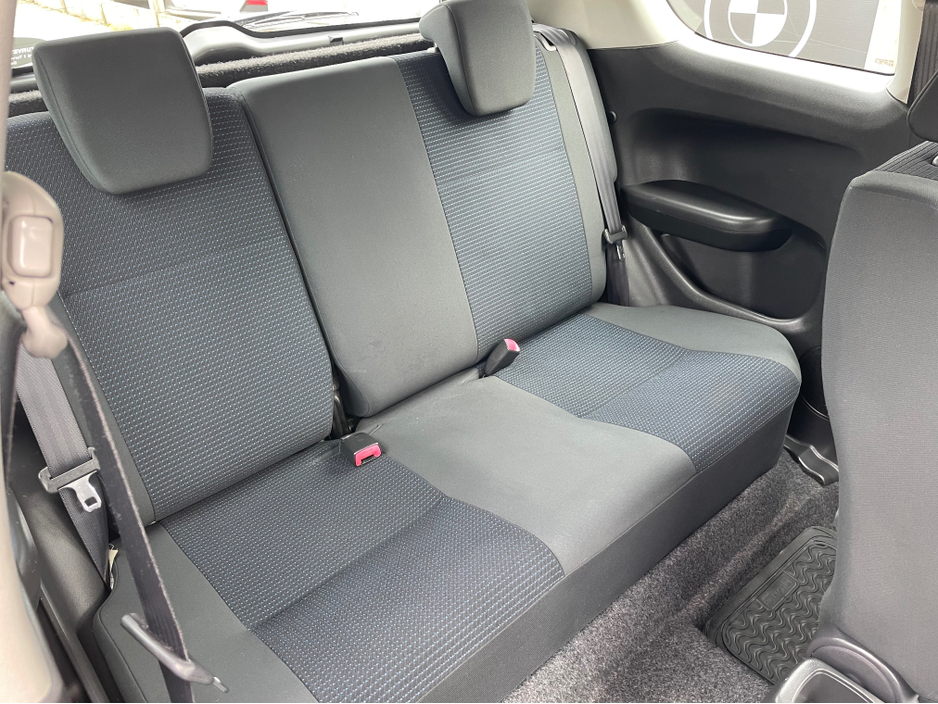 2008 Suzuki Swift - image 13