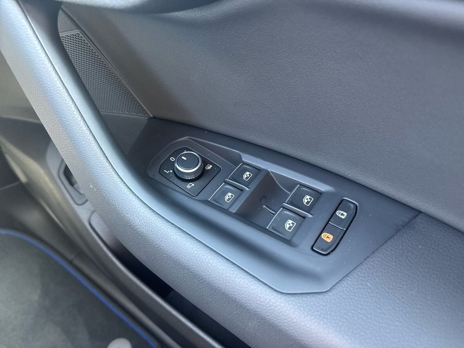 2025 Volkswagen Touareg 3.0 TSI PHEV 462HP R €115,975