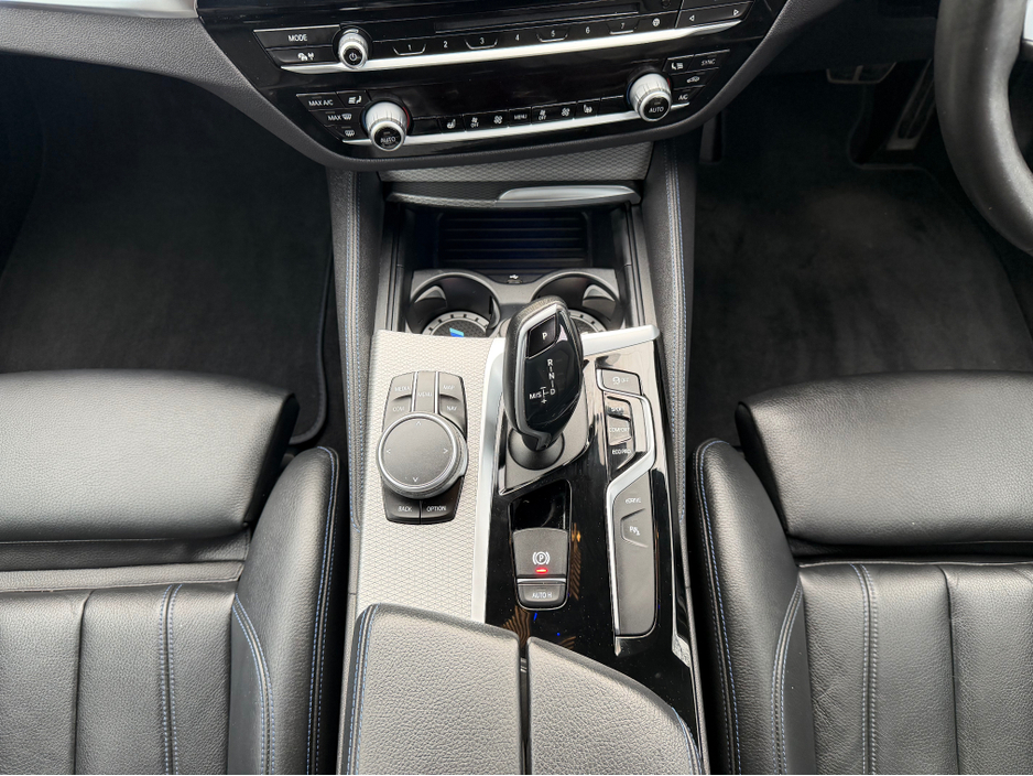 2019 BMW 5 Series - image 13