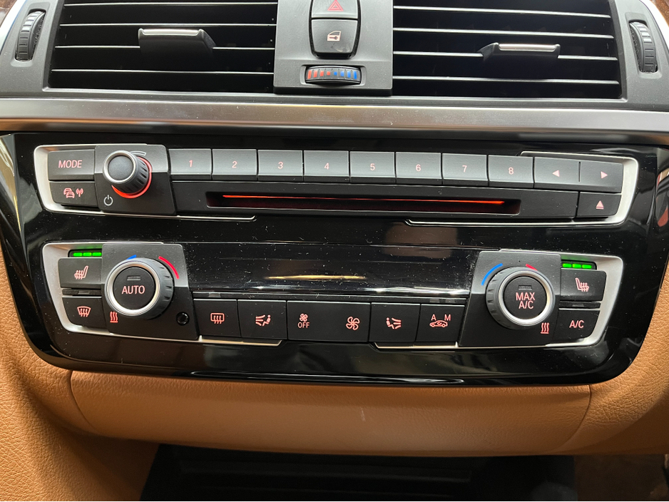 2019 BMW 3 Series 2019 BMW 320D LUXURY 2.0 AUTOMATIC / CRUISE CONTROL / REVERSE CAMERA / ELECTRIC MEMORY & HEATED SEATS AND MORE