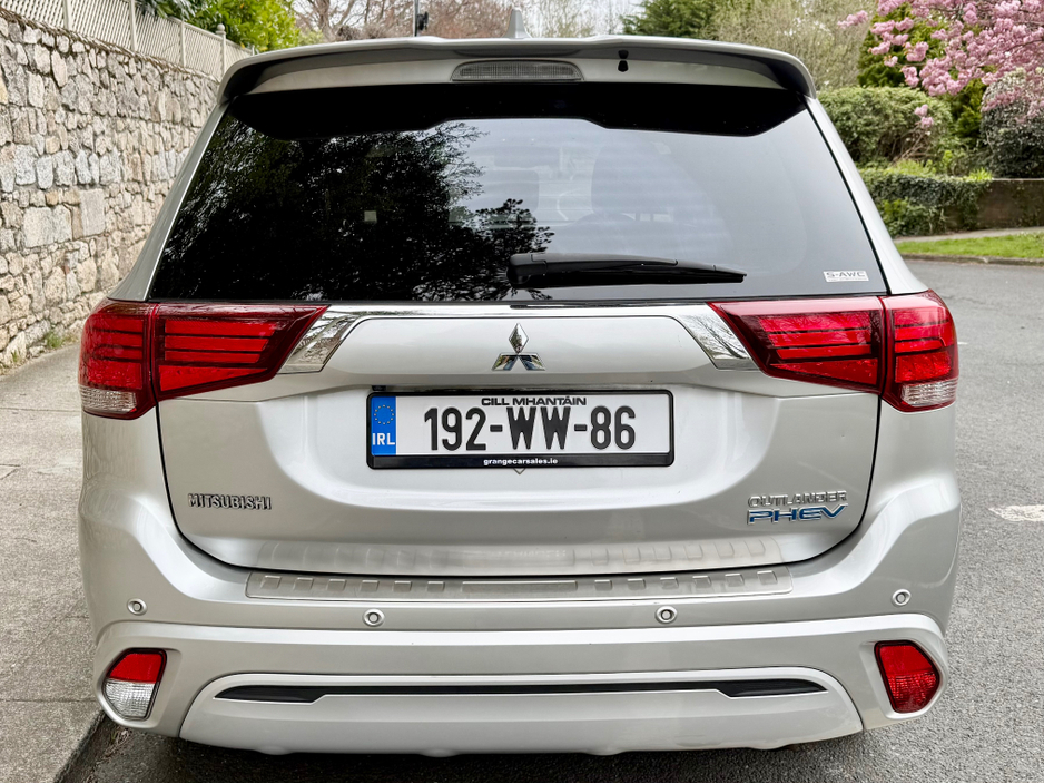 2019 Mitsubishi Outlander - image 10