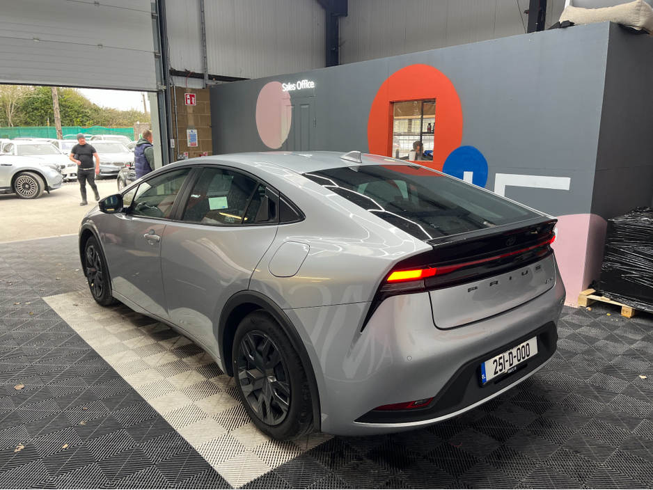 2025 Toyota Prius - image 4