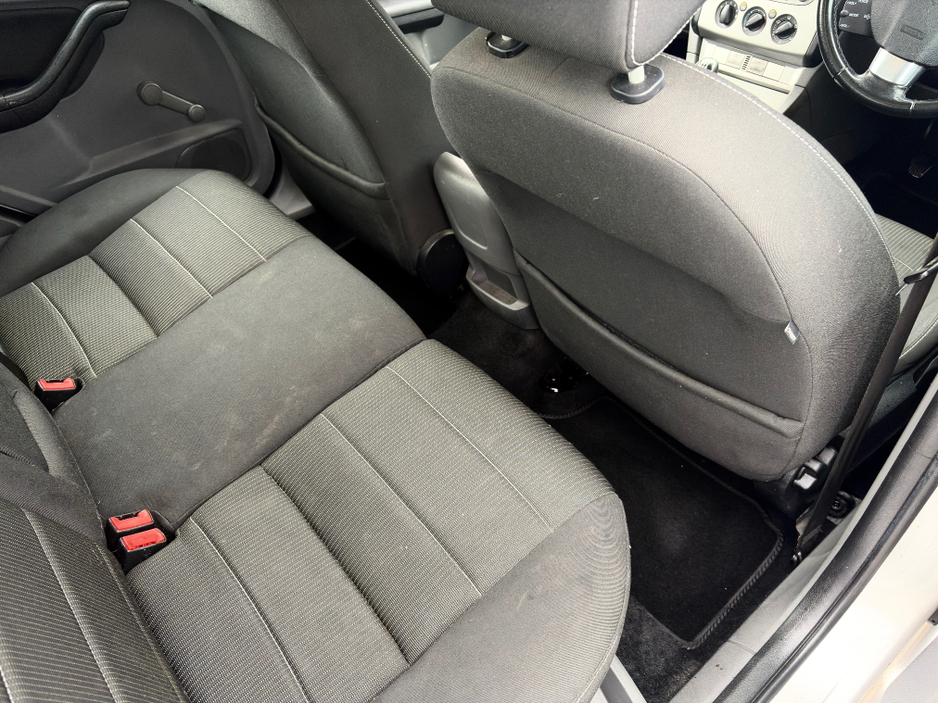 2011 Ford Focus - image 3