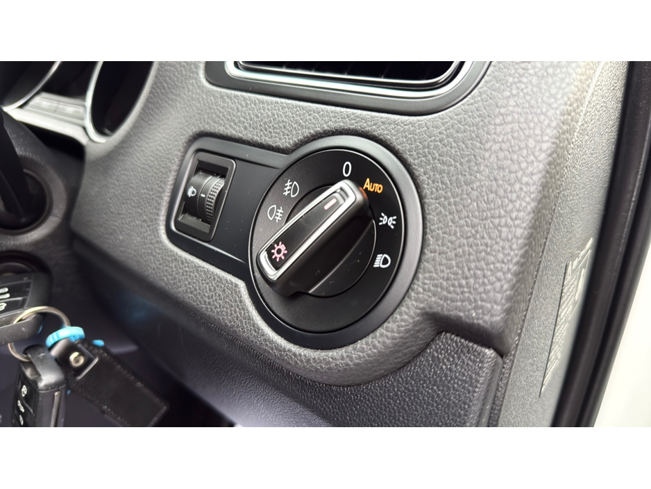 2016 Volkswagen Polo - image 14