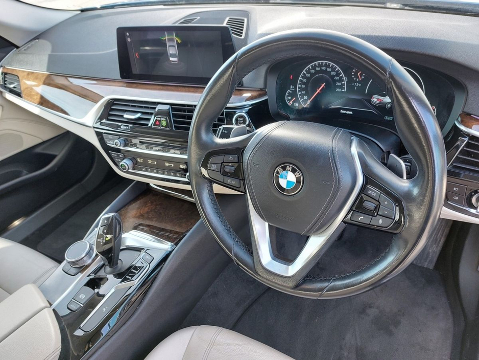 2019 BMW 5 Series - image 6