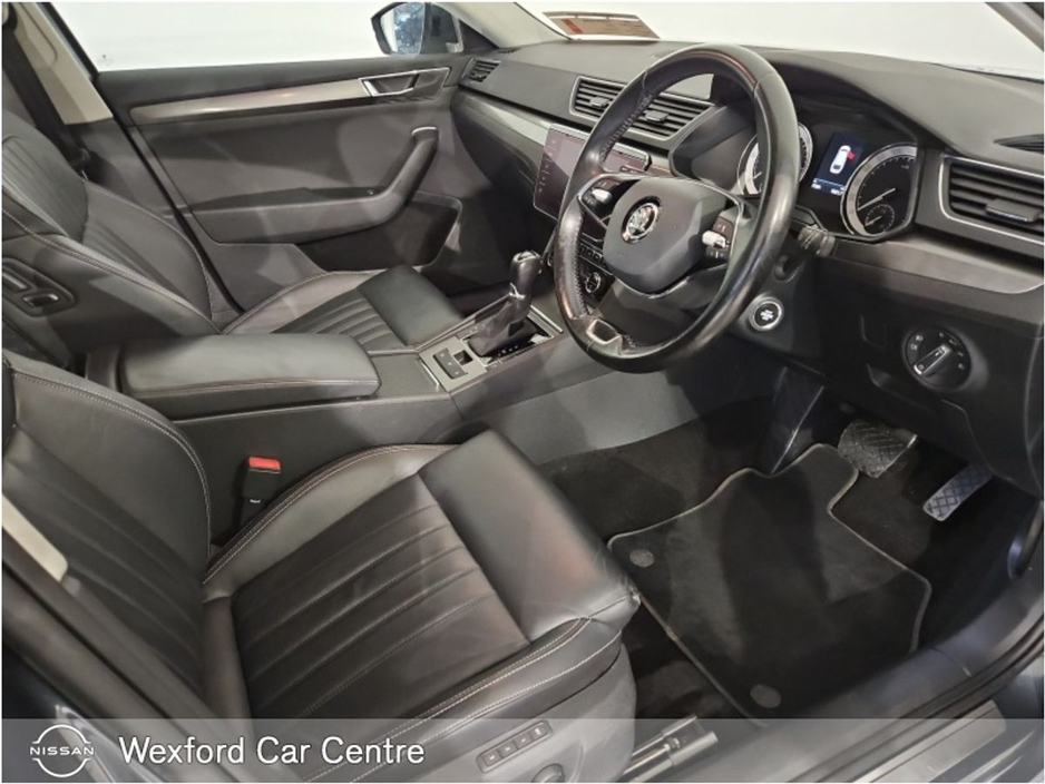 2021 Skoda Superb - image 2