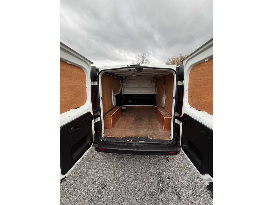 2019 Renault Trafic - image 13