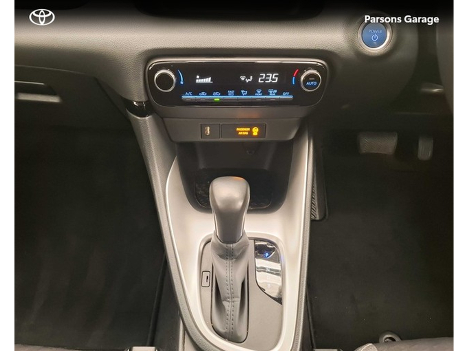 2023 Toyota Yaris - image 9