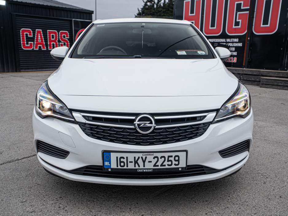 2016 Opel Astra - image 11