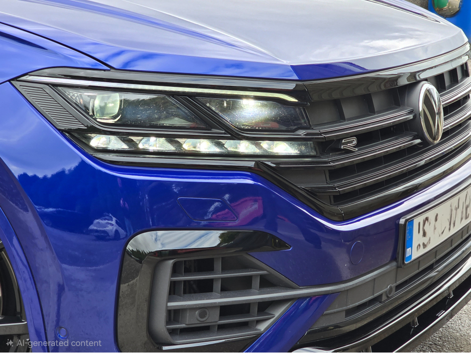 2023 Volkswagen Touareg 3.0TSI V6 R-LINE 462BHP 5DR LAPIZ BLUE +MAXTON KIT STUNNING! €67,950