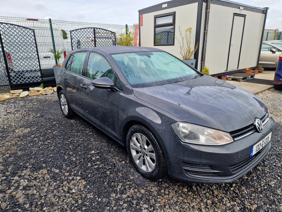 2013 Volkswagen Golf - image 5