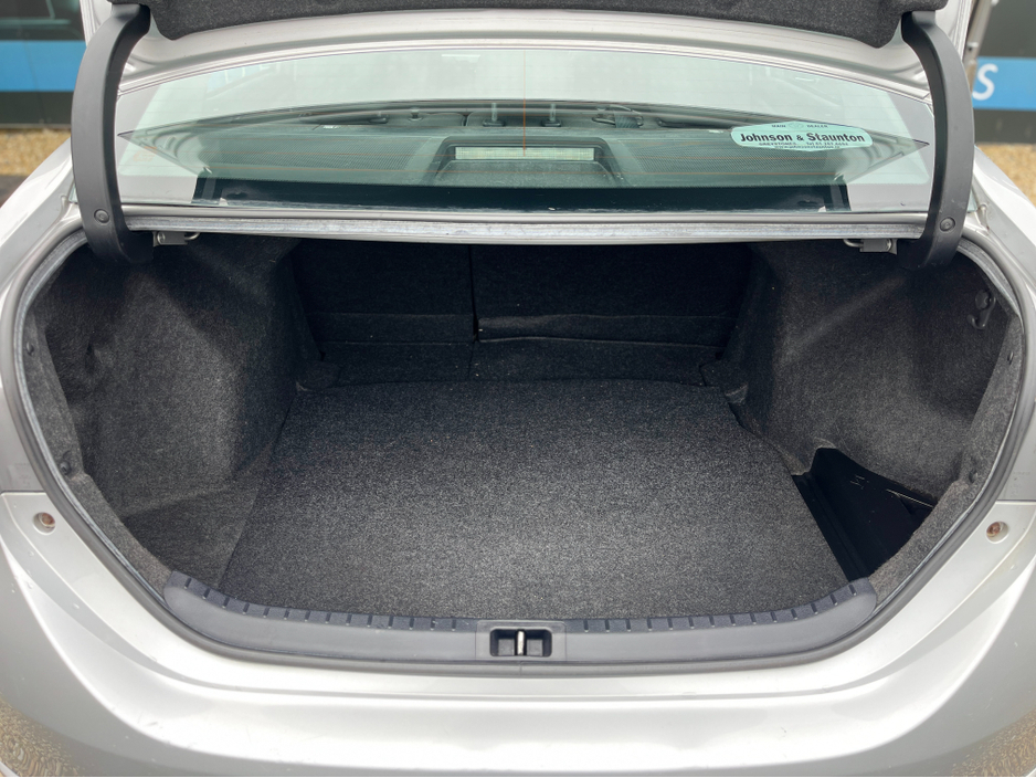 2014 Toyota Corolla - image 15