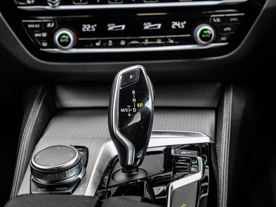 2019 BMW 5 Series - image 15