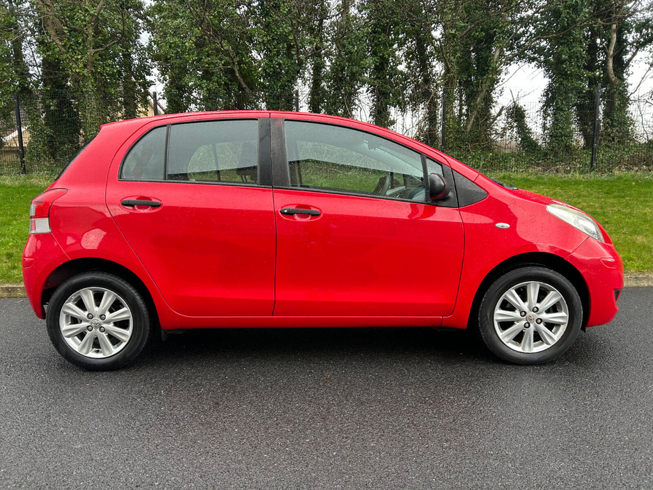 2011 Toyota Yaris 1.0 VVT-i 3Dr Sport €4,950