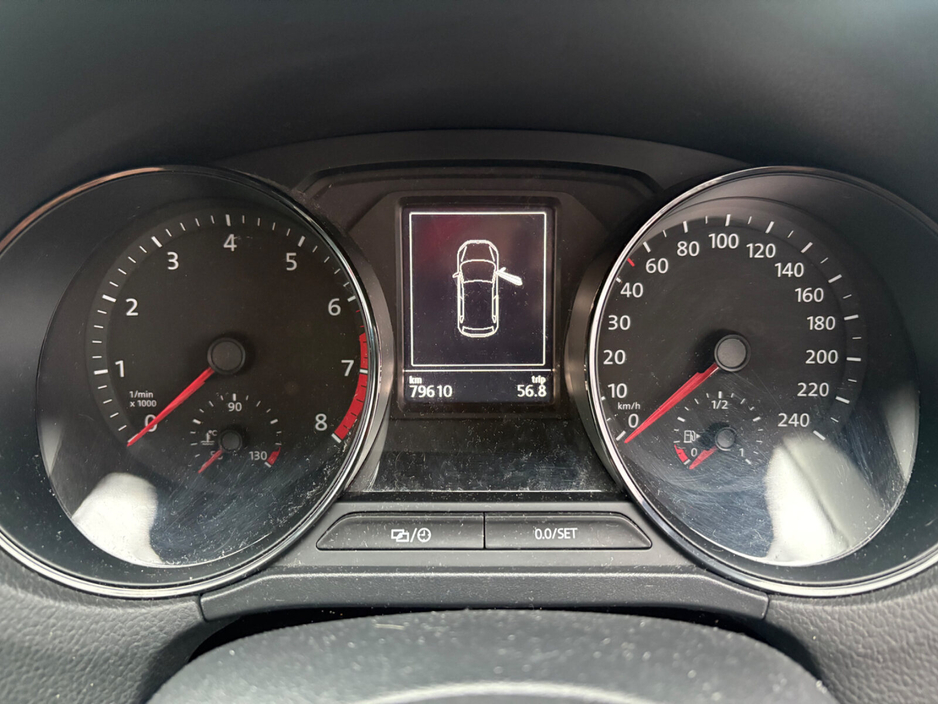 2017 Volkswagen Polo - image 12