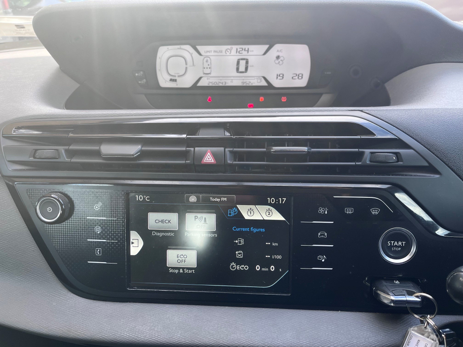 2014 Citroen C4 Picasso - image 12