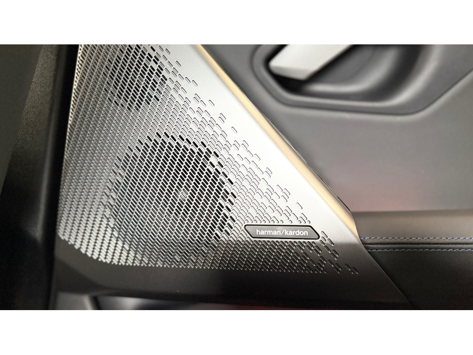 2025 BMW 5 Series - image 19