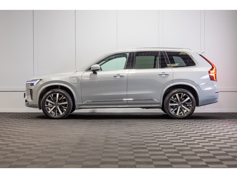 2025 Volvo XC90 - image 3