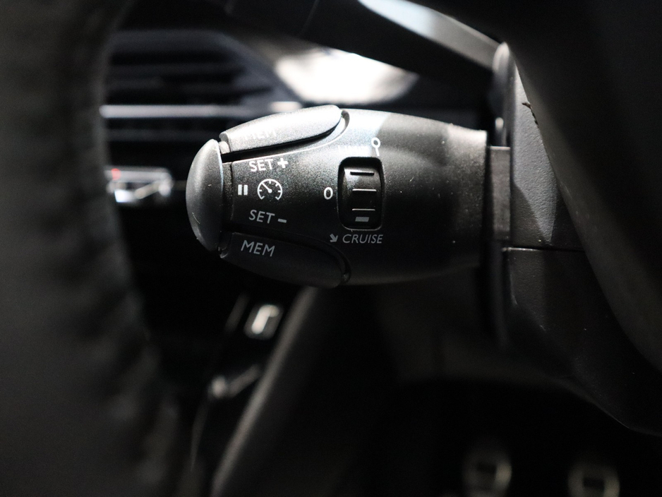2023 Peugeot 2008 - image 14