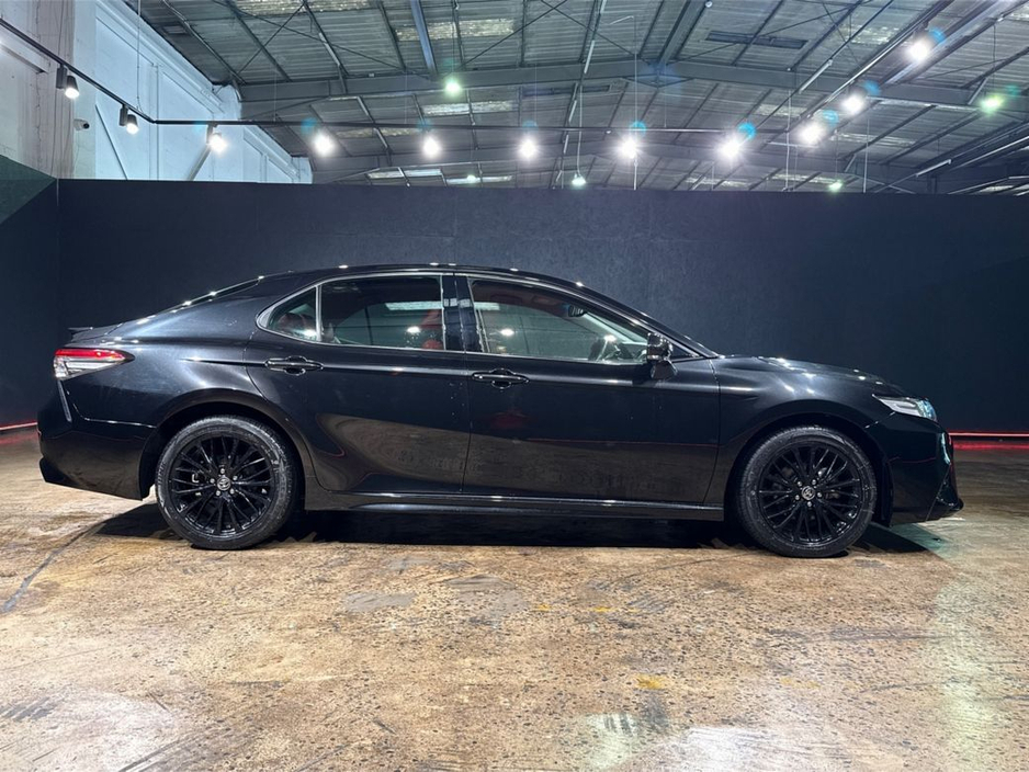 2021 Toyota Camry WS BLACK EDITION - HYBRID - 18'' ALLOY WHEELS - RED LEATHER INTERIOR - ELECTRIC SEATS - REAR CAMERA €26,950