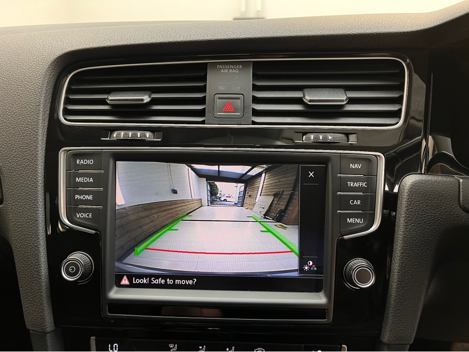 2016 Volkswagen Golf - image 30