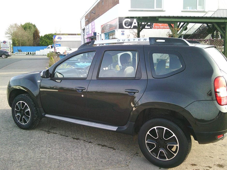 2018 Dacia Duster - image 2