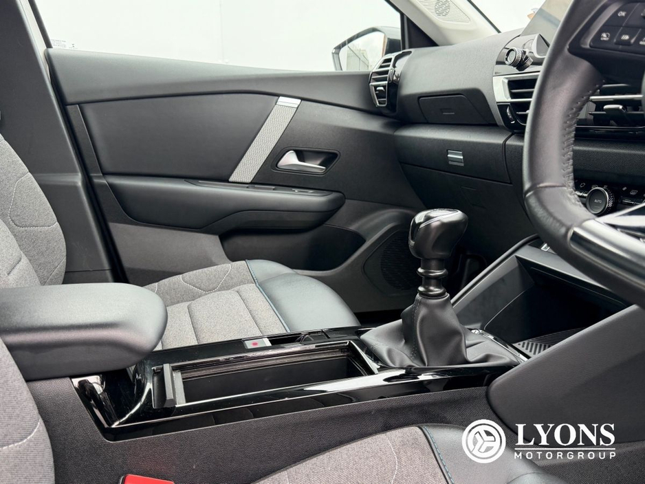 2023 Citroen C4 - image 9