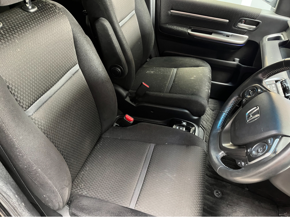 2018 Honda Stepwagon - image 9