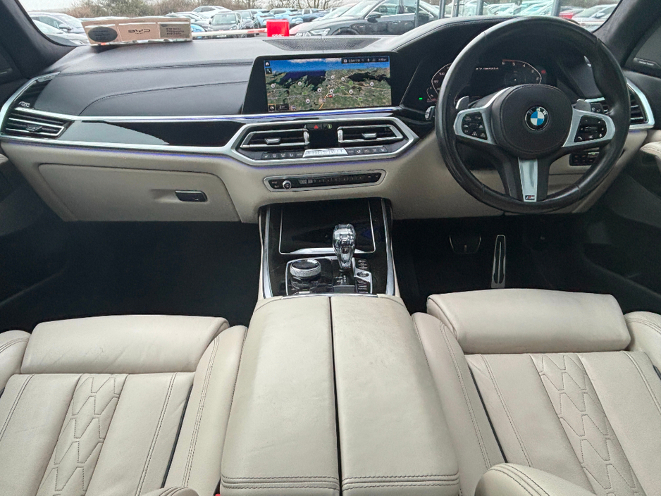 2021 BMW X7 - image 7