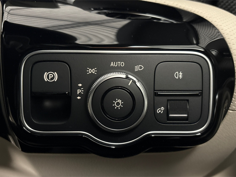 2023 Mercedes-Benz CLA Class 180 COUPE 4 DR**MULTIFUNCTIONAL STEERING WHEEL**DIGITAL DASH**TOUCH SCREEN INFOTAINMENT**FRONT HEATED SEATS**CREAM LEATHER INTERIOR**DUAL CLIMATE CONTROL**DYNAMIC DRIVE MODES**FINANCE AVAILABLE** €36,995