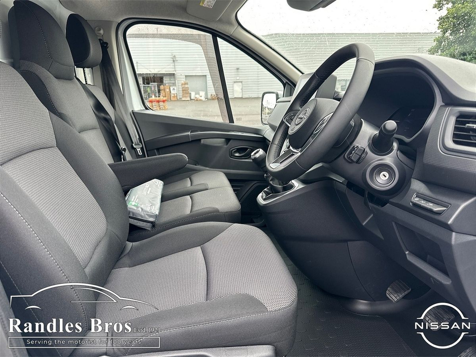2025 Nissan Primastar - image 10