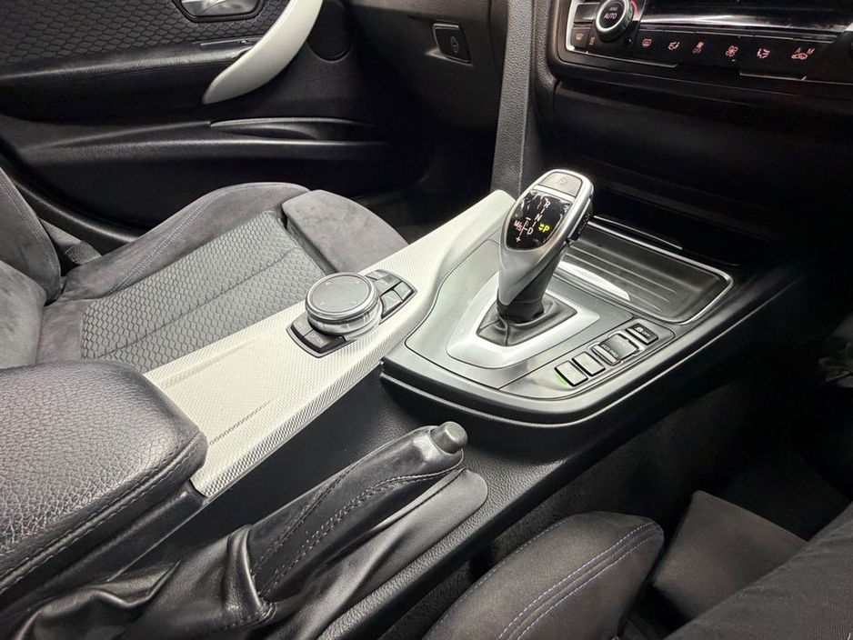 2016 BMW 3 Series - image 23