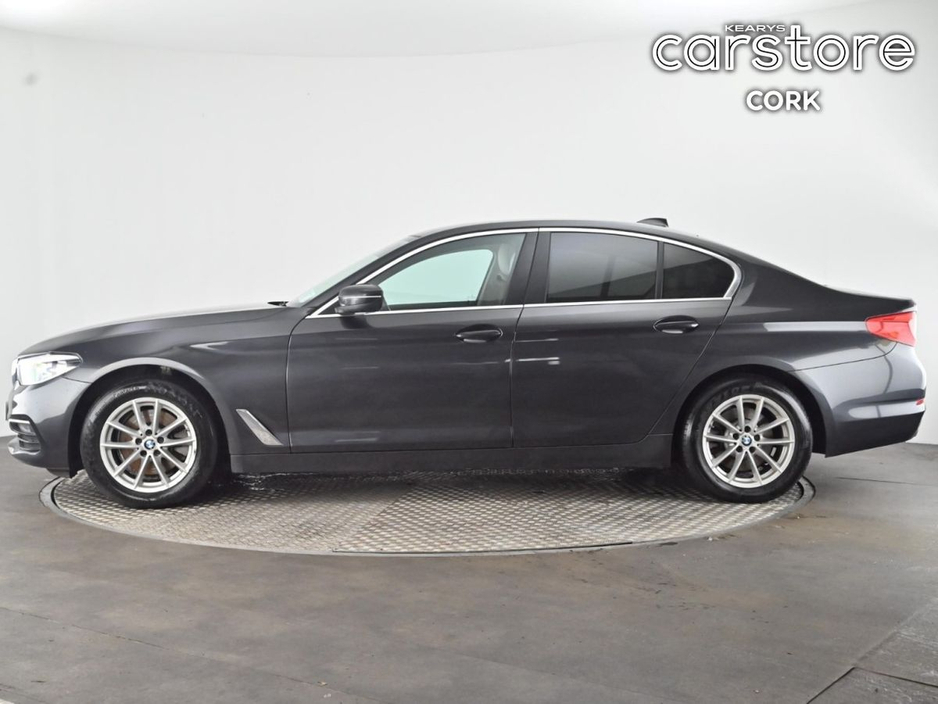 2020 BMW 5 Series - image 6
