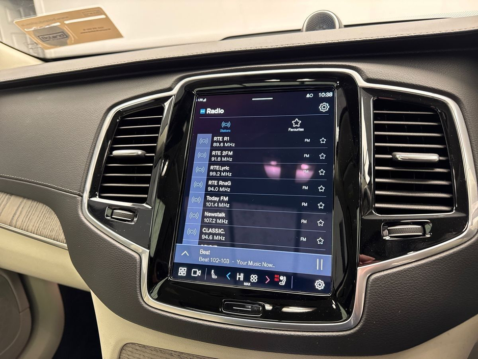 2023 Volvo XC90 - image 17