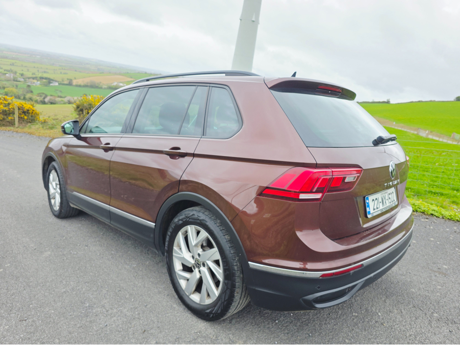 2022 Volkswagen Tiguan - image 5