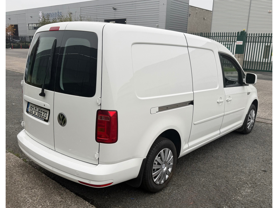 2019 Volkswagen Caddy - image 4