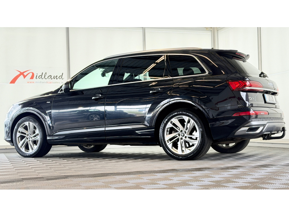 2021 Audi Q7 - image 9