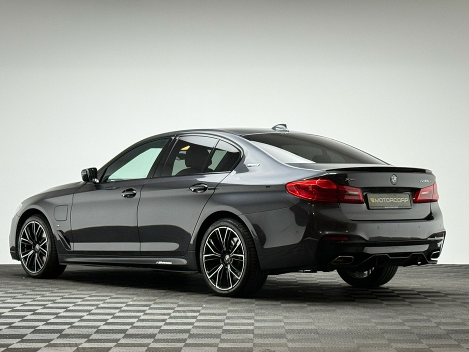 2019 BMW 5 Series - image 5